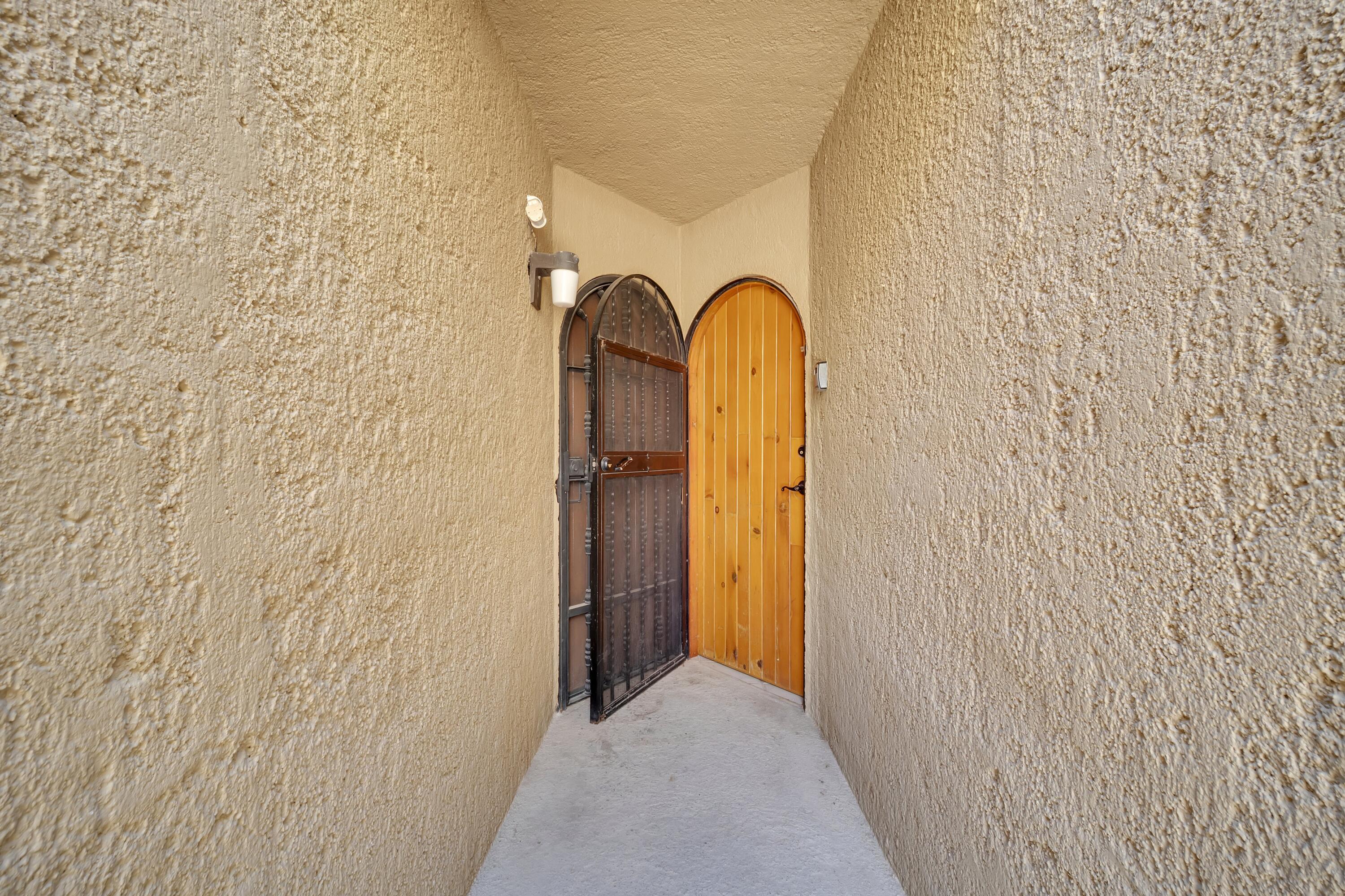 Sin Nombre, Mañana Condo #8