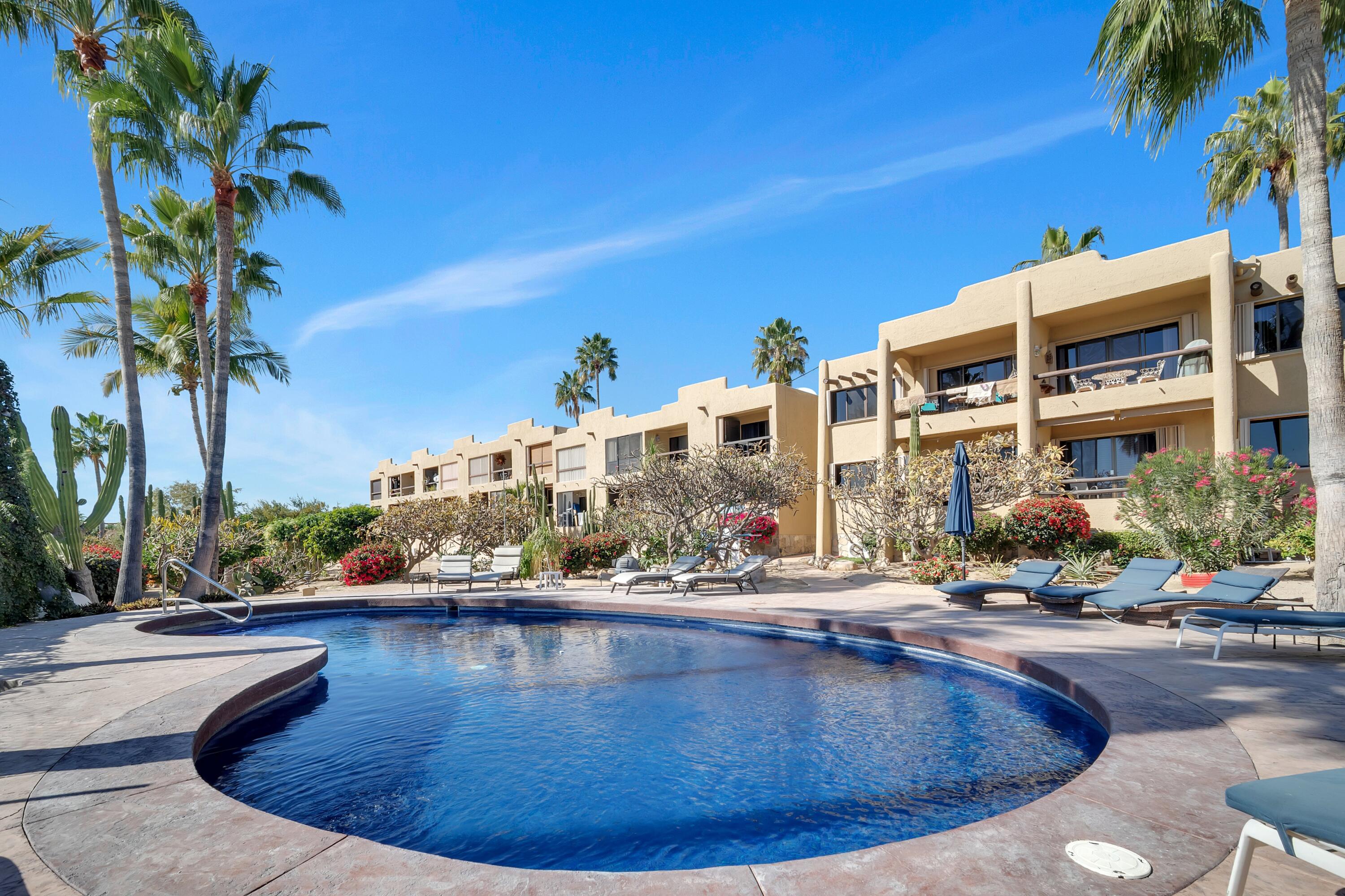 Sin Nombre, Mañana Condo #8