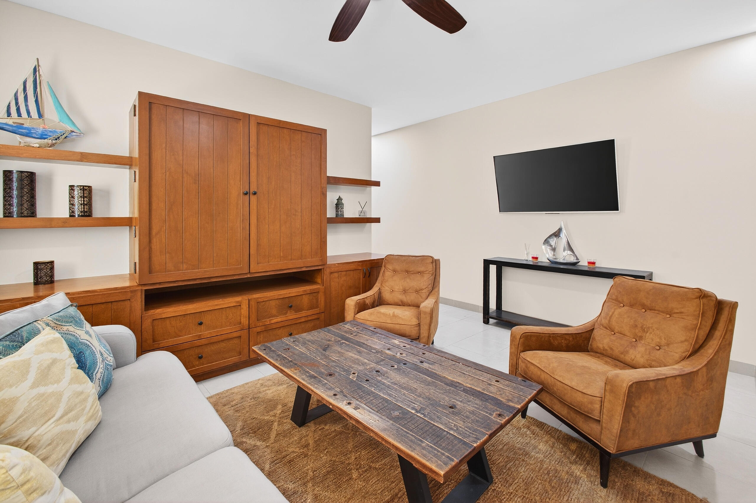 Calle Albatros, Cabo del Mar 812