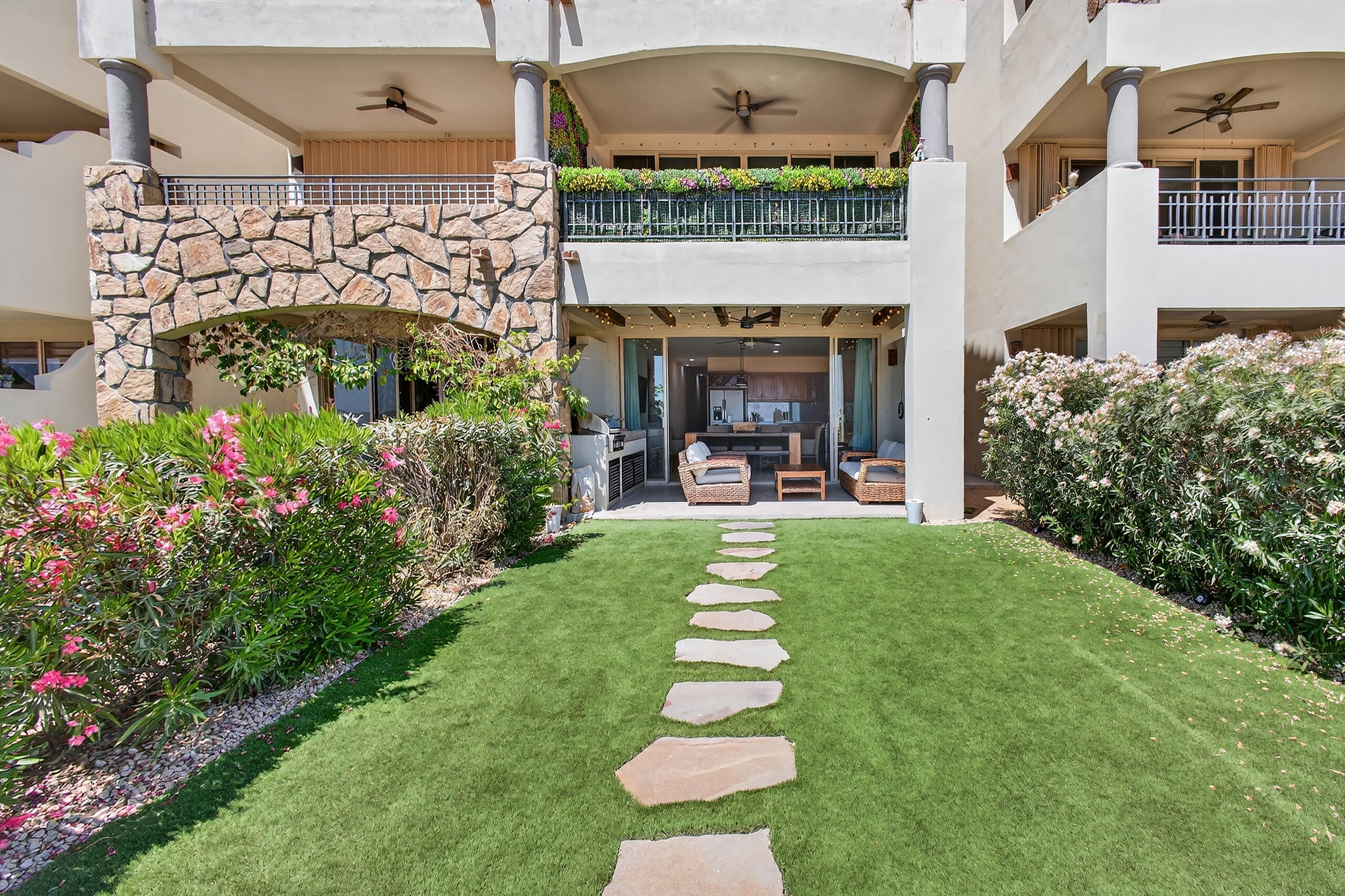 Calle Albatros, Cabo del Mar 812