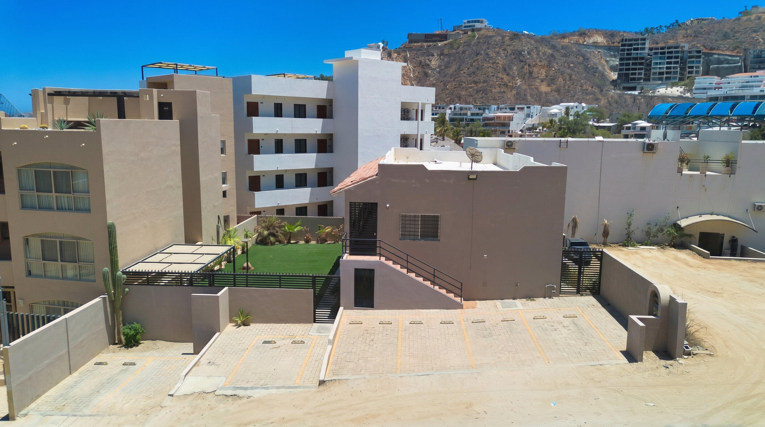 Loma Alta, Cabo Walk 1