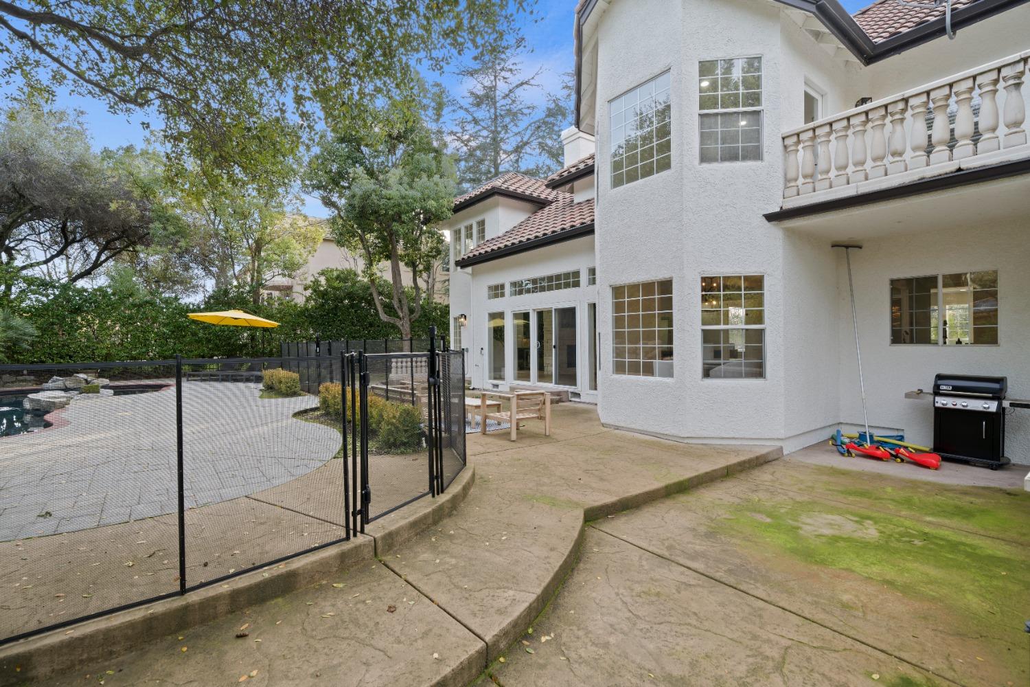 9040 S Los Lagos Circle
