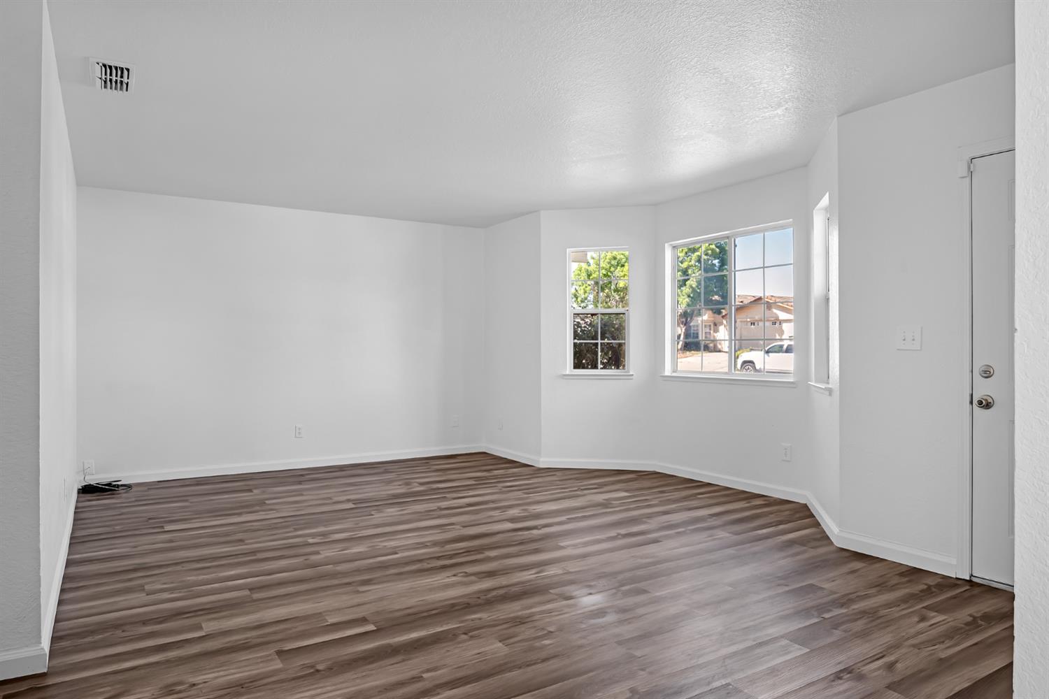 614 E Brookview Court