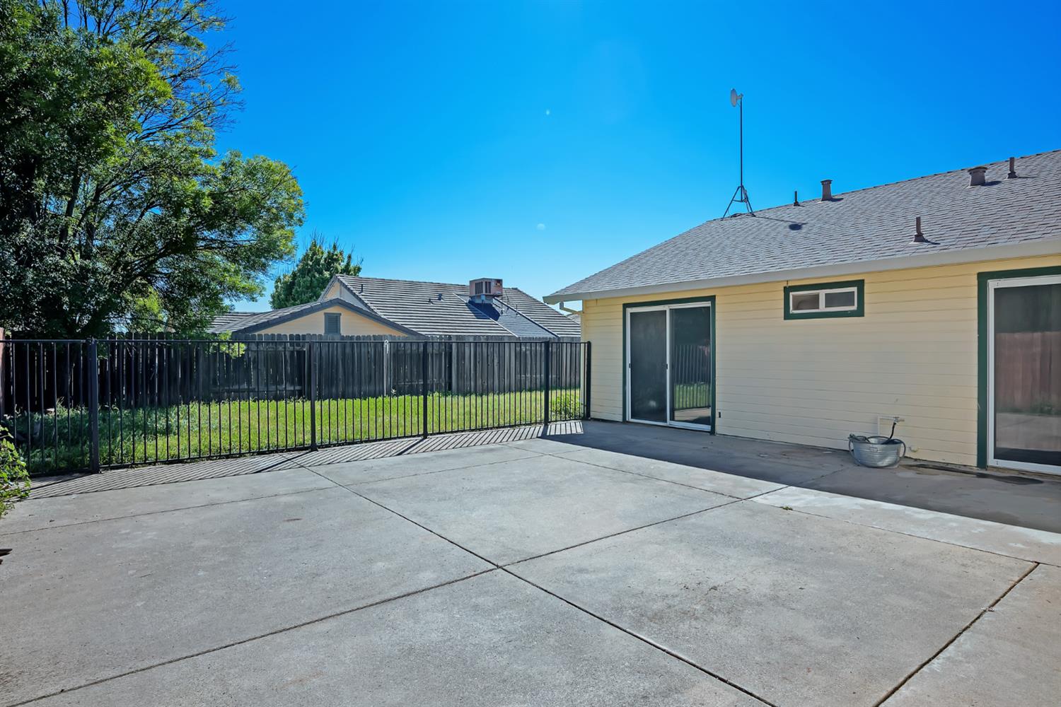 614 E Brookview Court