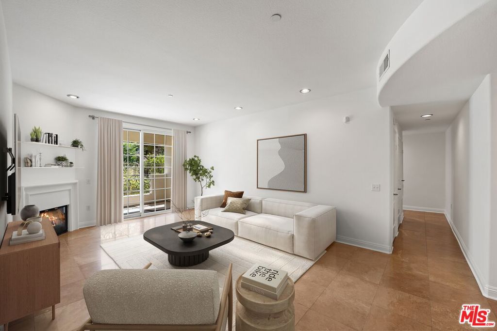 10740 Moorpark Street 106