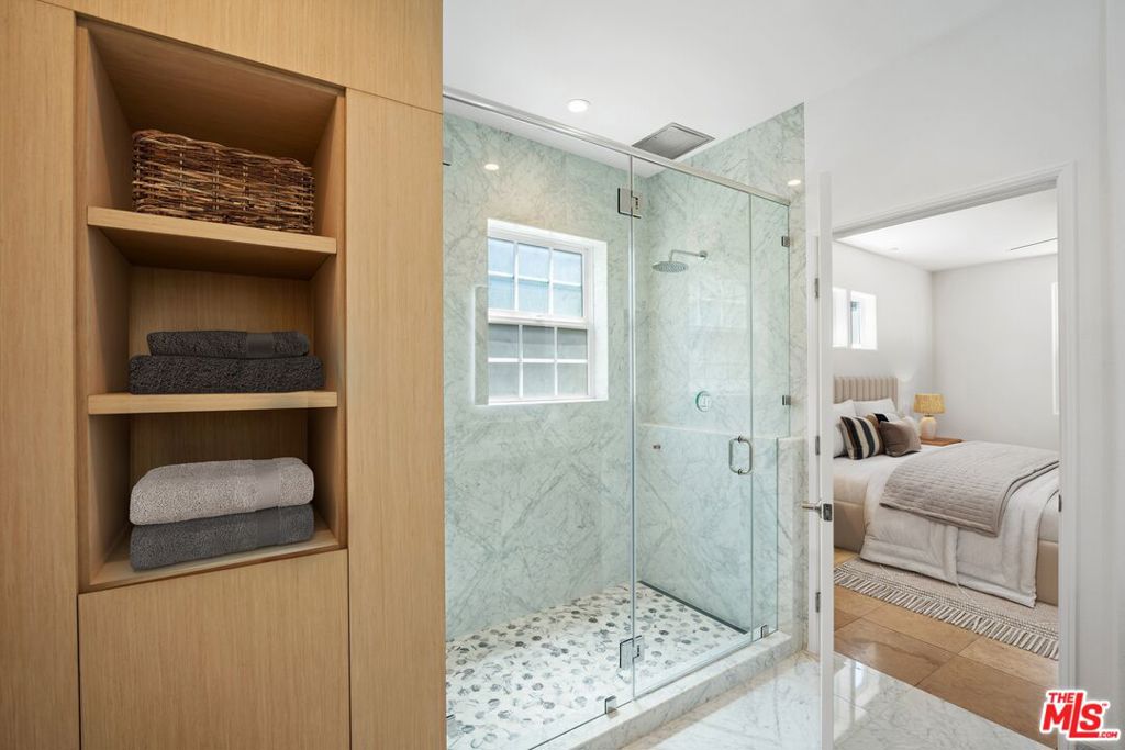 10740 Moorpark Street 106