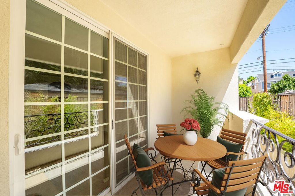 10740 Moorpark Street 106