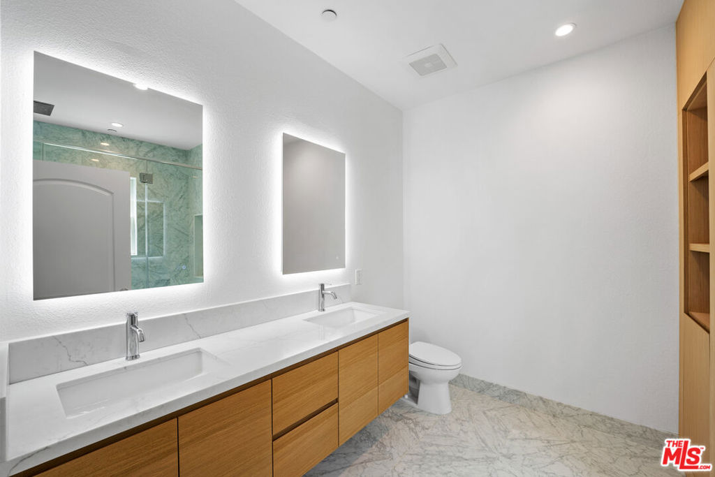 10740 Moorpark Street 106