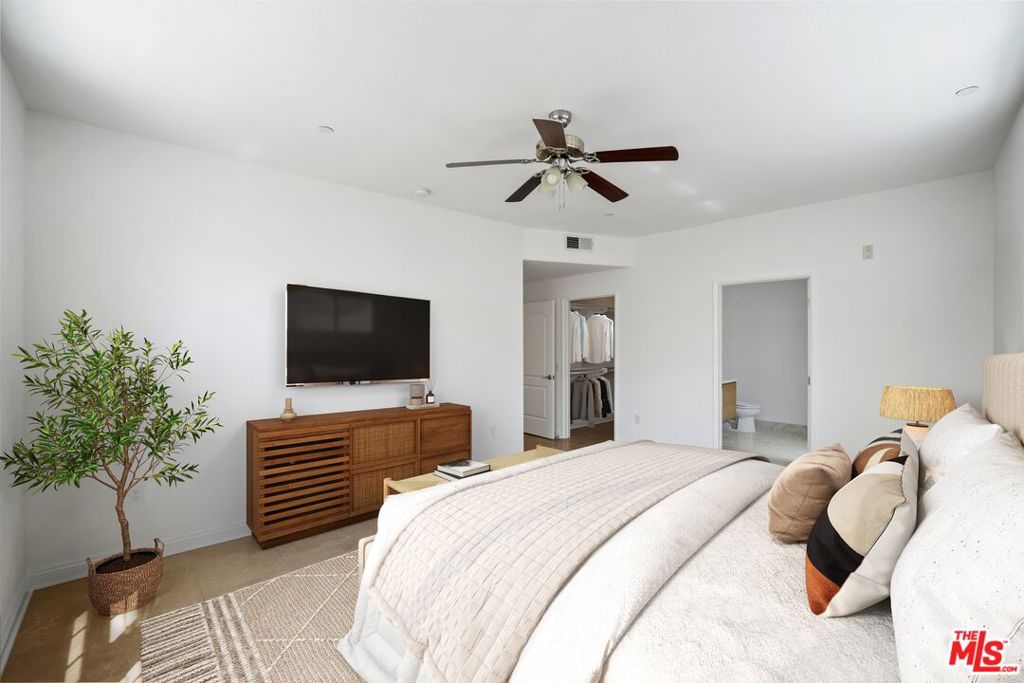 10740 Moorpark Street 106