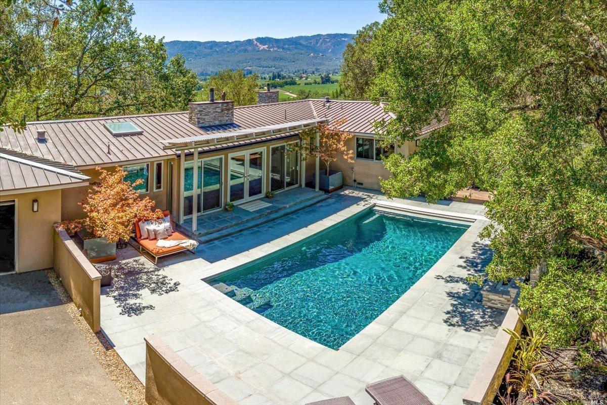 1390 Silverado Trail S