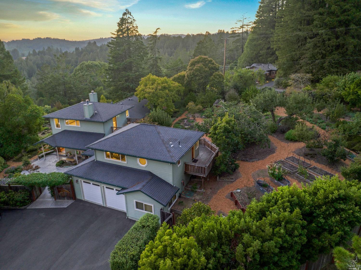 1263 Rim Of The Redwoods Road