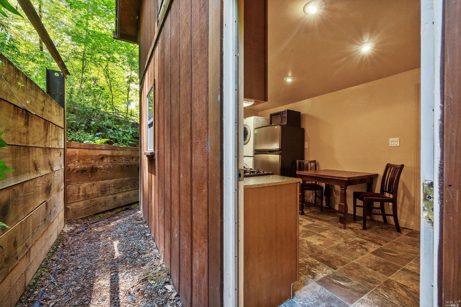 21527 Highland Terrace