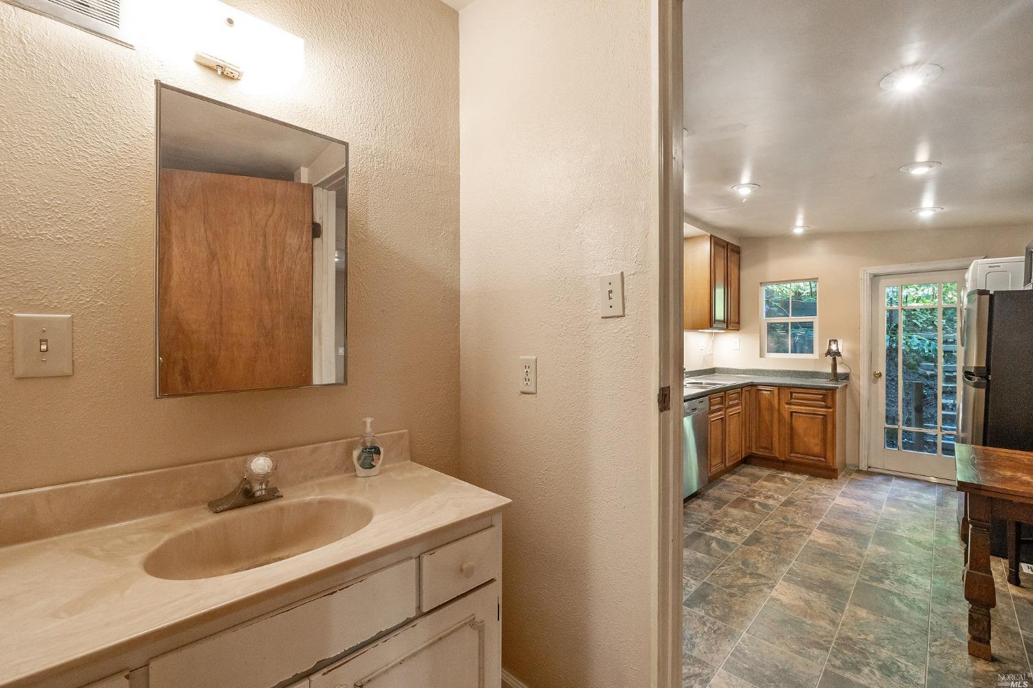 21527 Highland Terrace