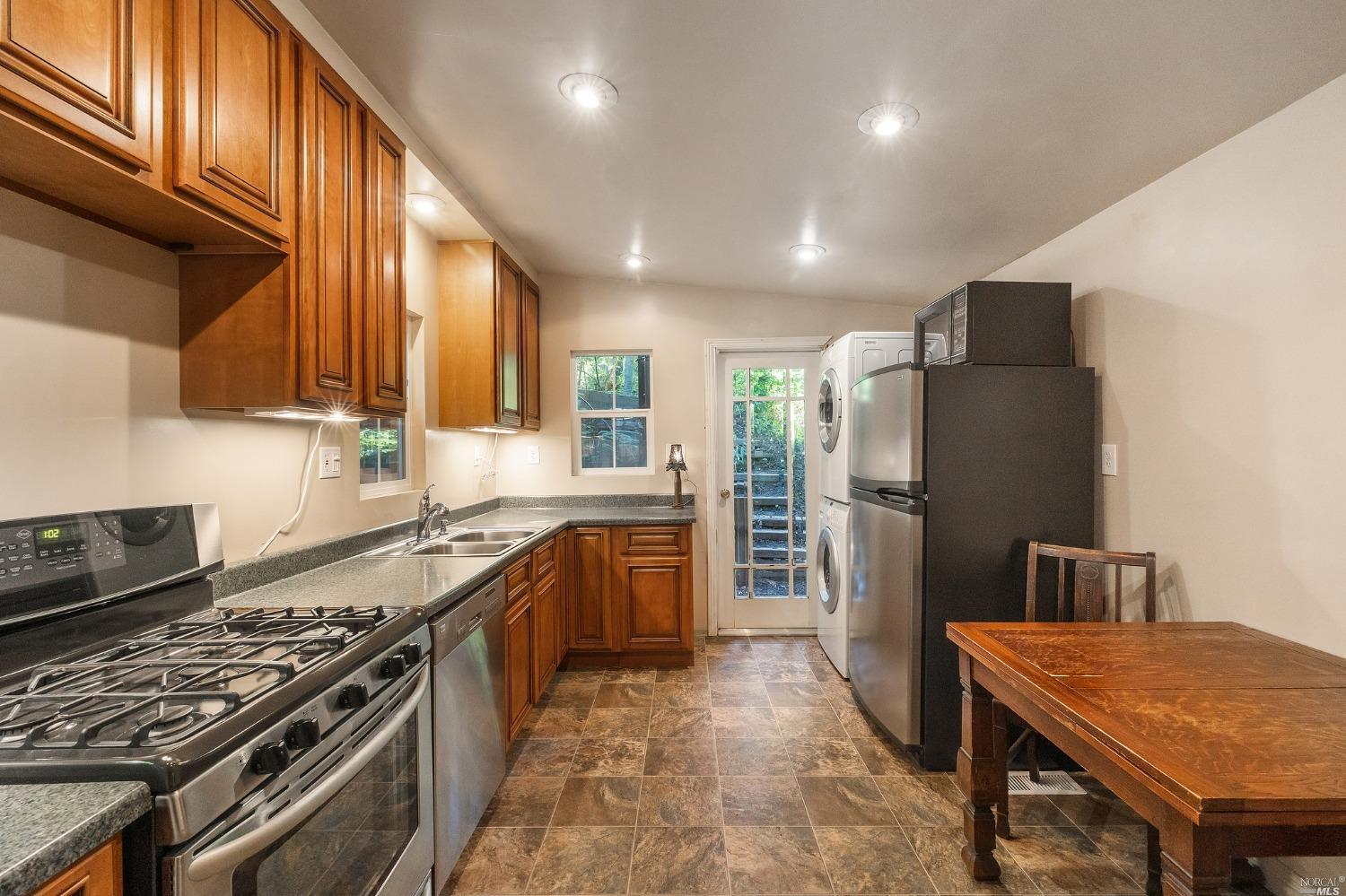 21527 Highland Terrace