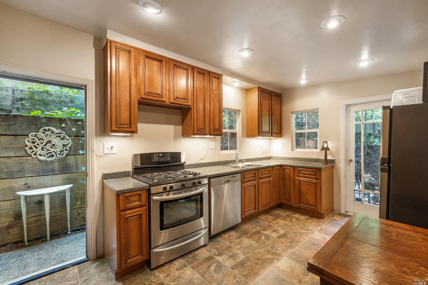 21527 Highland Terrace