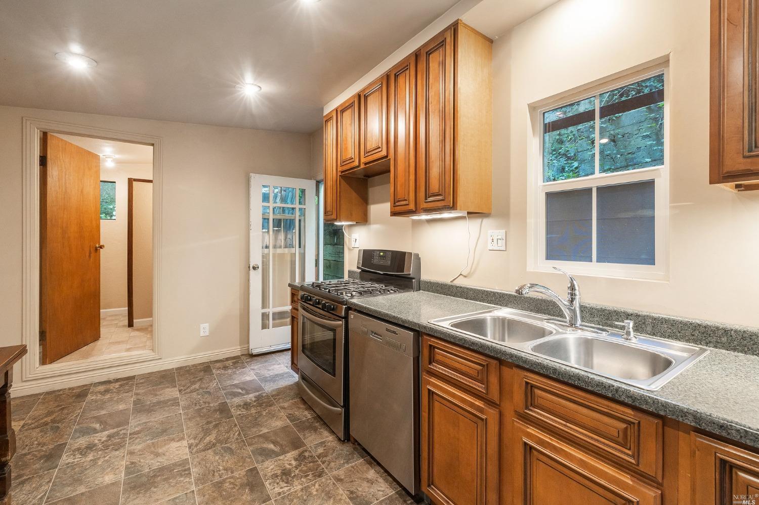 21527 Highland Terrace