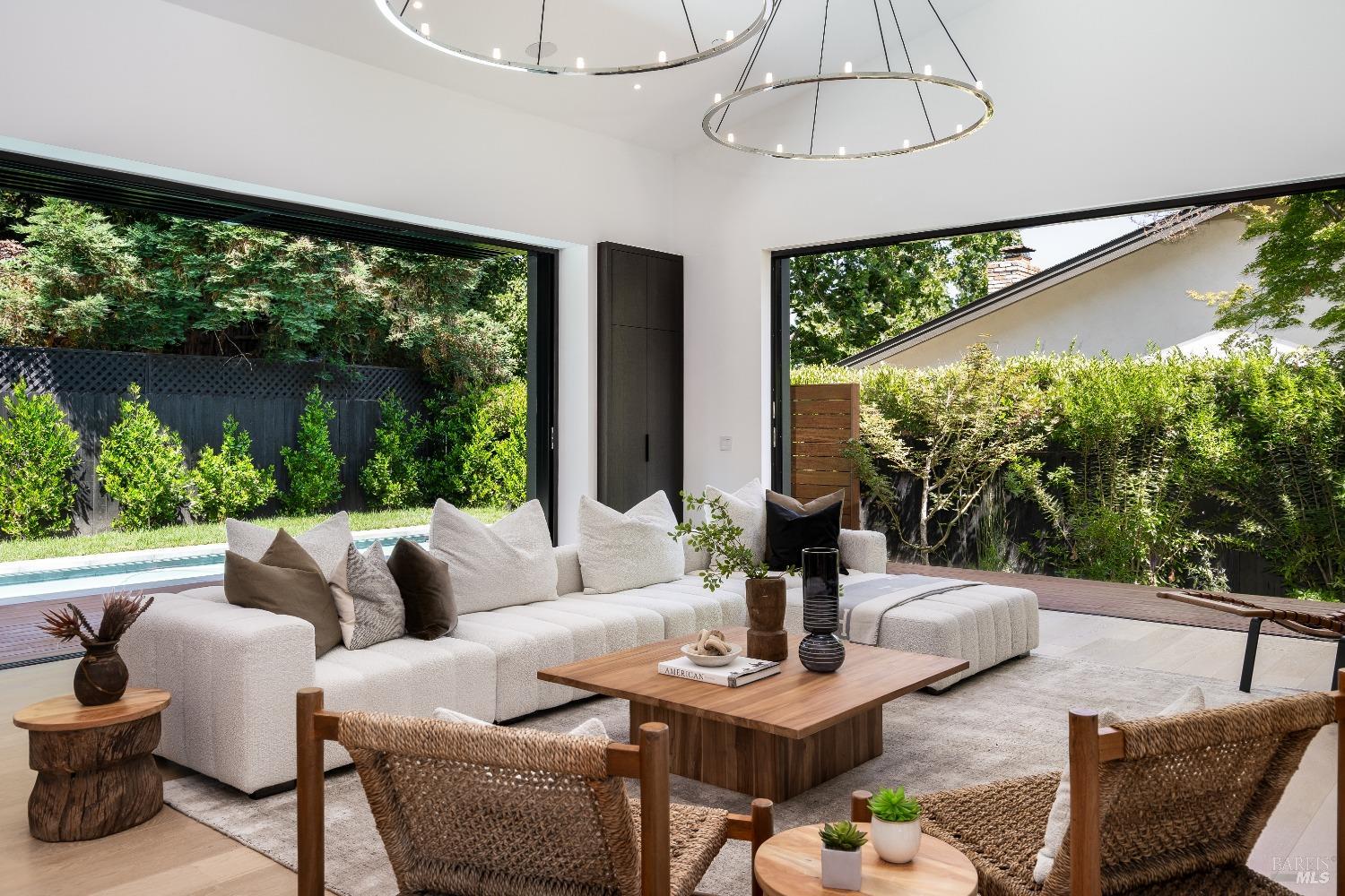 1820 Spring Mountain Rd