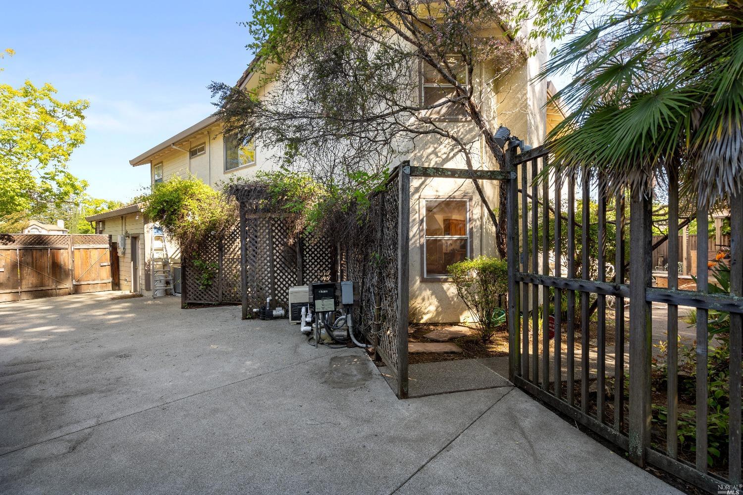 3525 Fieldcrest Avenue