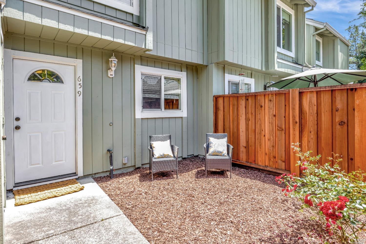 659 Racquet Club Cir