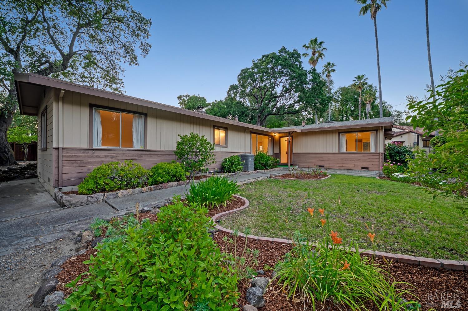 907 Los Robles Drive