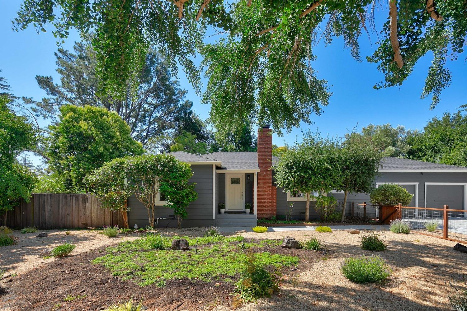 33 Los Alondras Court