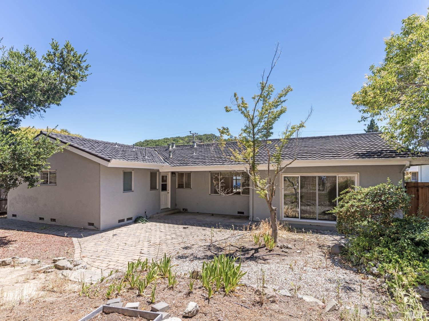 2113 Las Gallinas Avenue