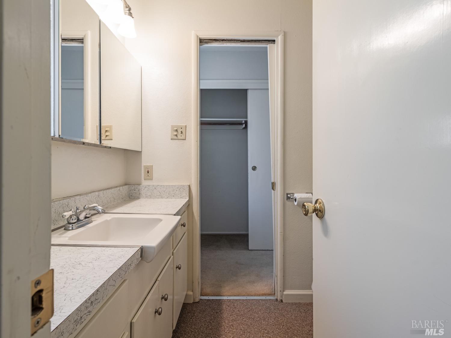 2113 Las Gallinas Avenue