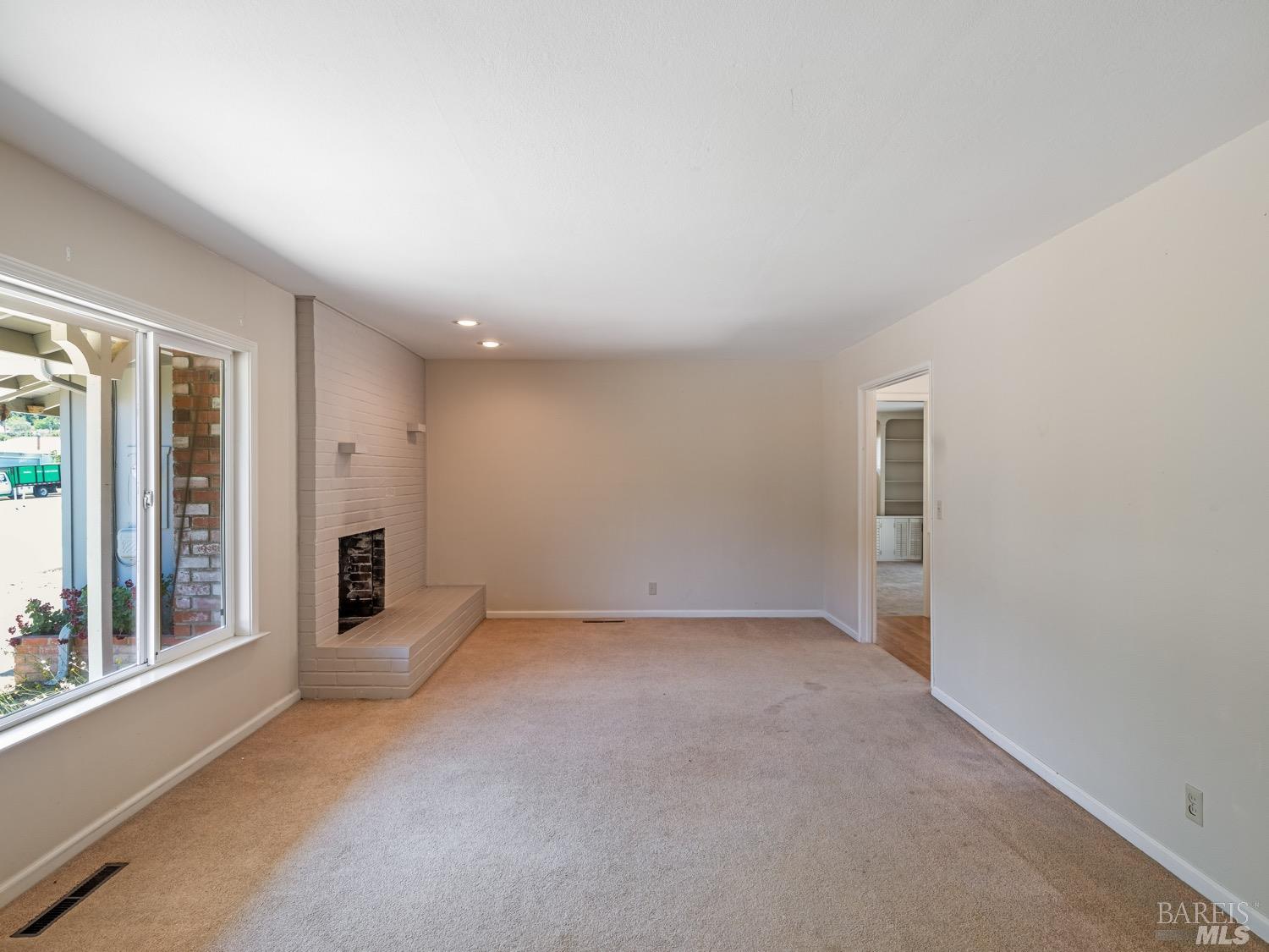 2113 Las Gallinas Avenue