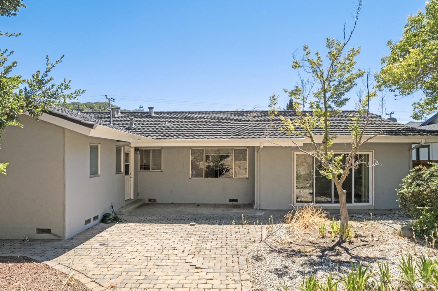 2113 Las Gallinas Avenue