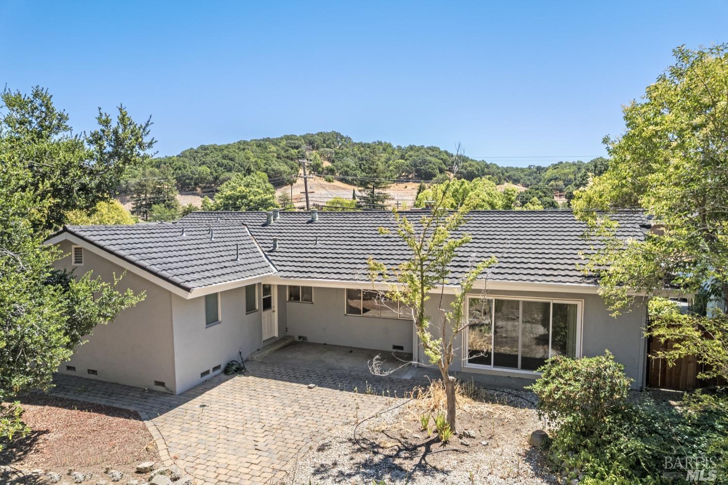 2113 Las Gallinas Avenue