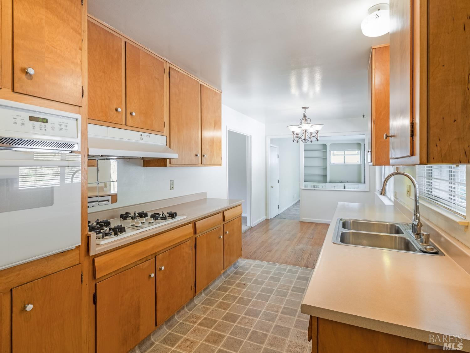 2113 Las Gallinas Avenue