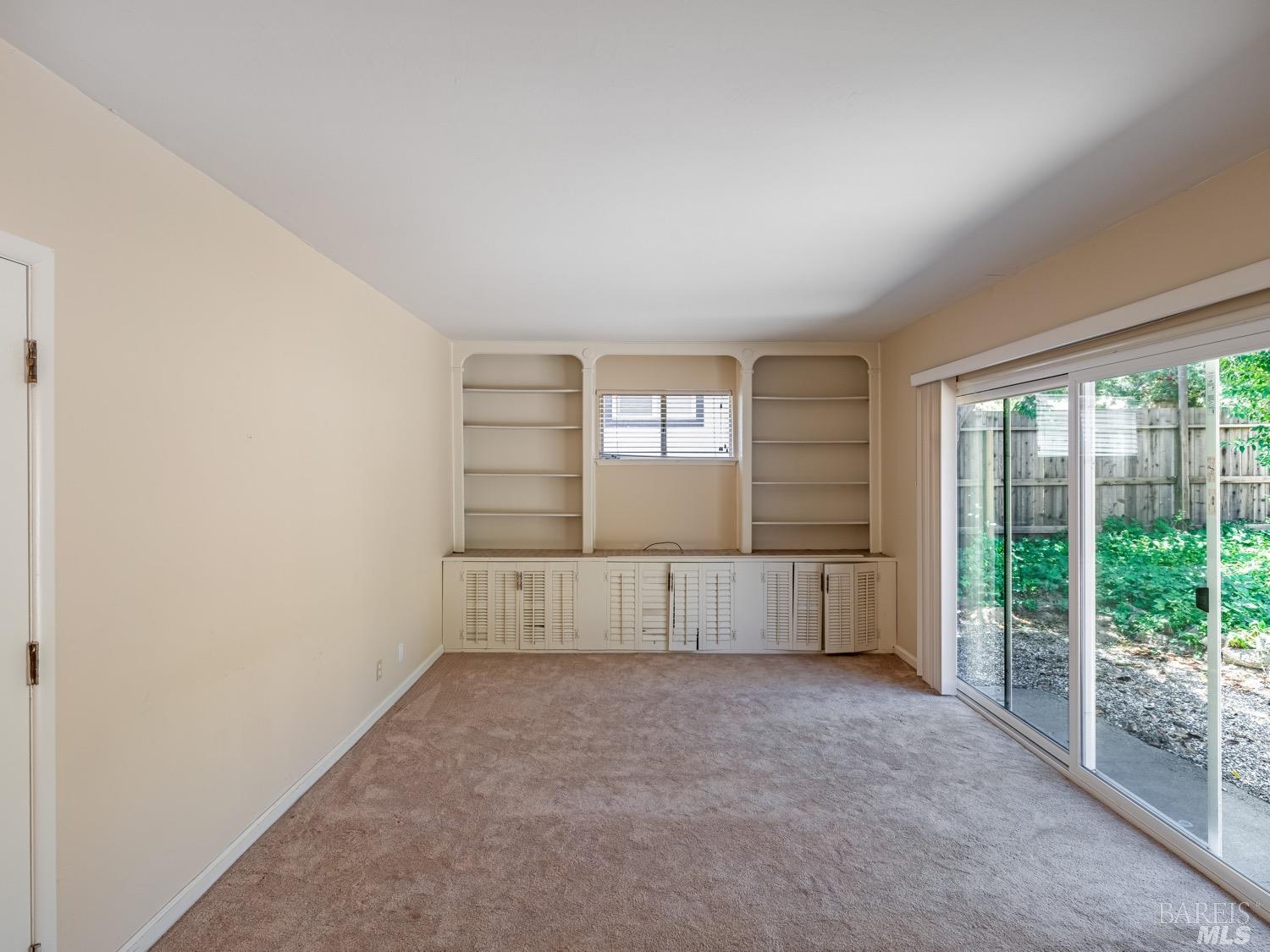 2113 Las Gallinas Avenue