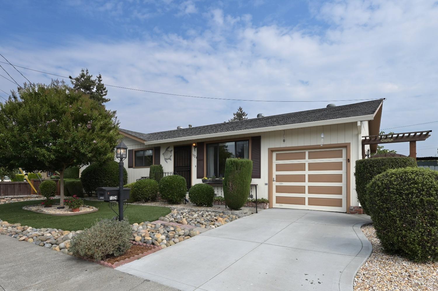 1324 Ramona Lane