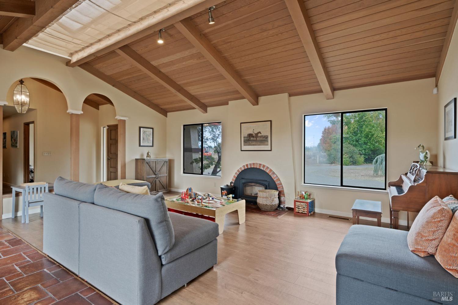 5498 Bravo Toro Lane