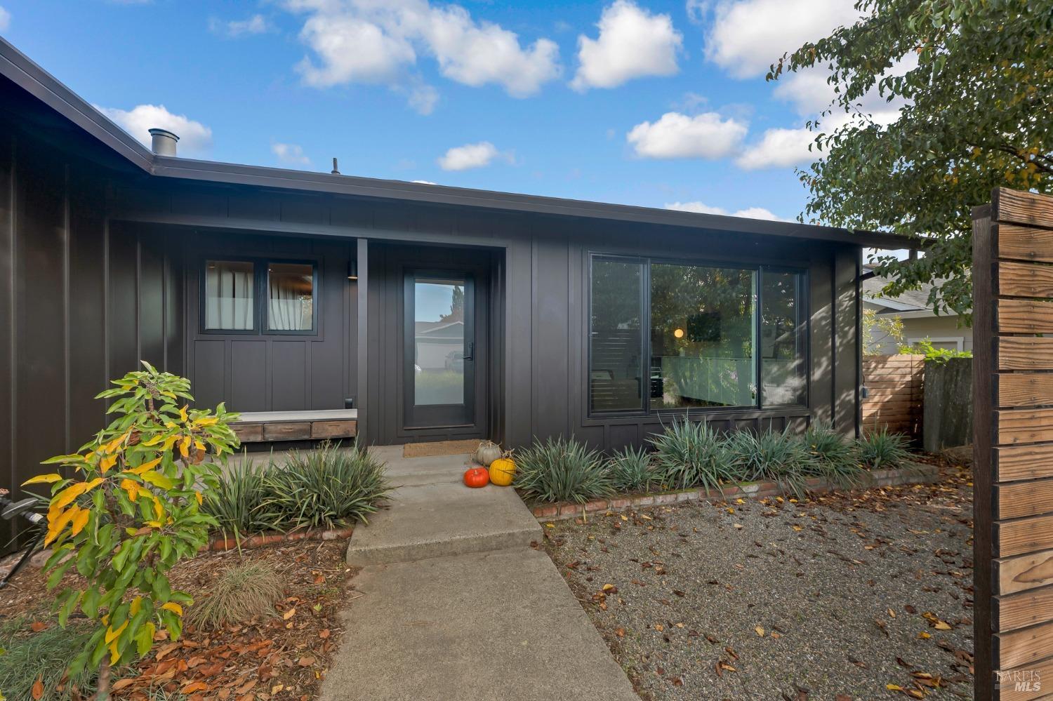 471 Pleasant Hill Avenue N