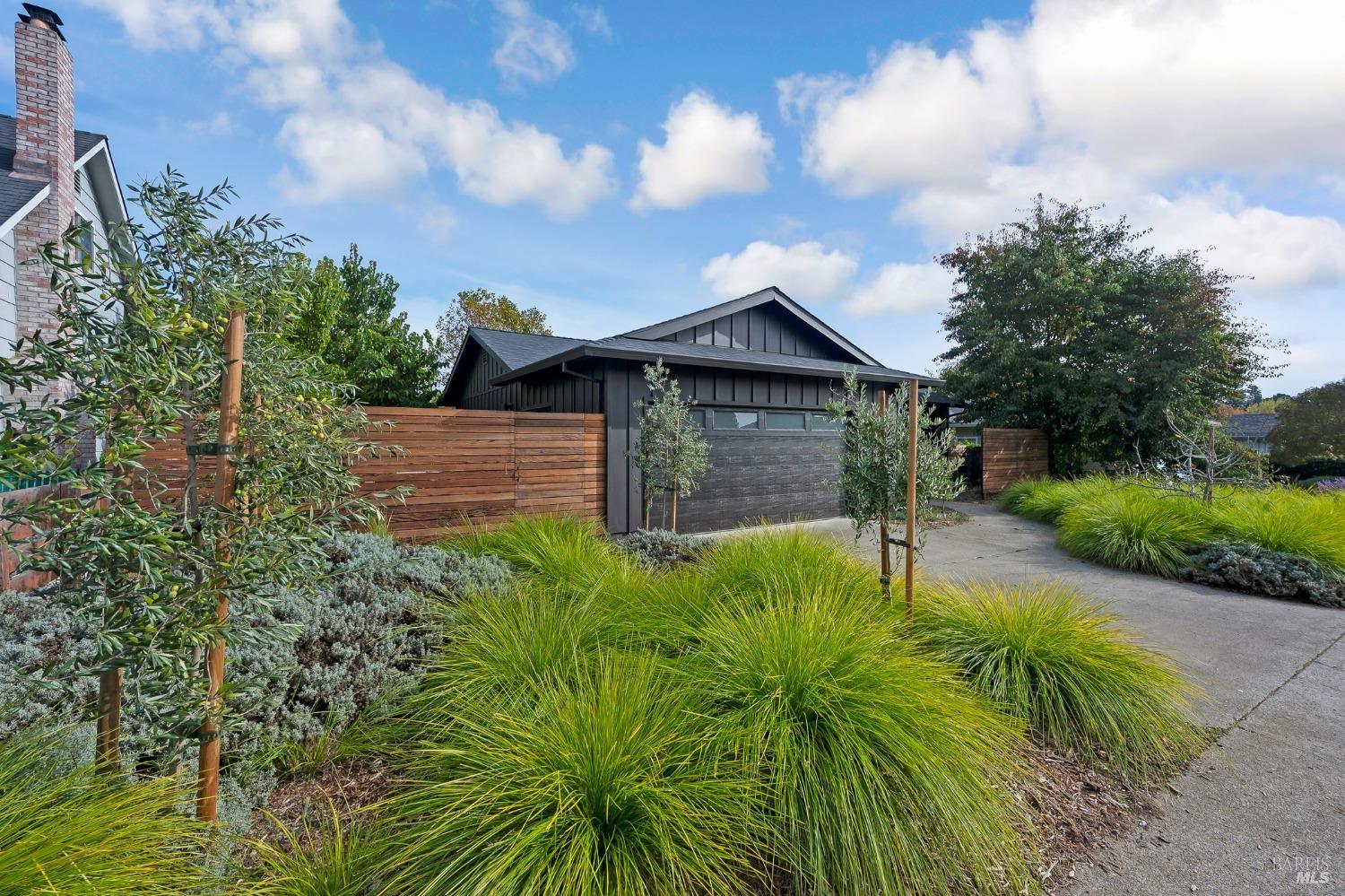 471 Pleasant Hill Avenue N