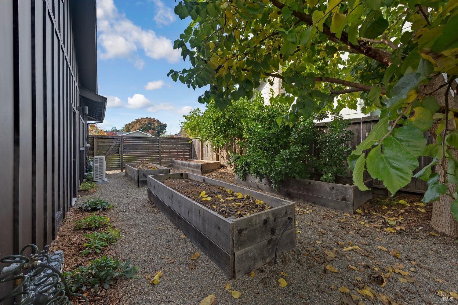 471 Pleasant Hill Avenue N