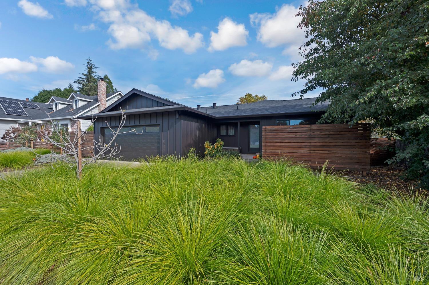 471 Pleasant Hill Avenue N