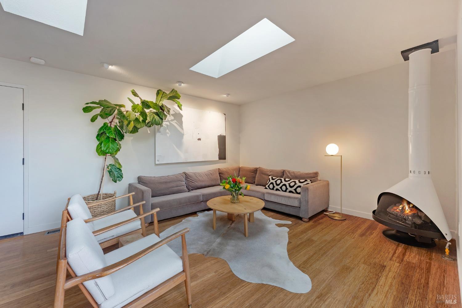 471 Pleasant Hill Avenue N