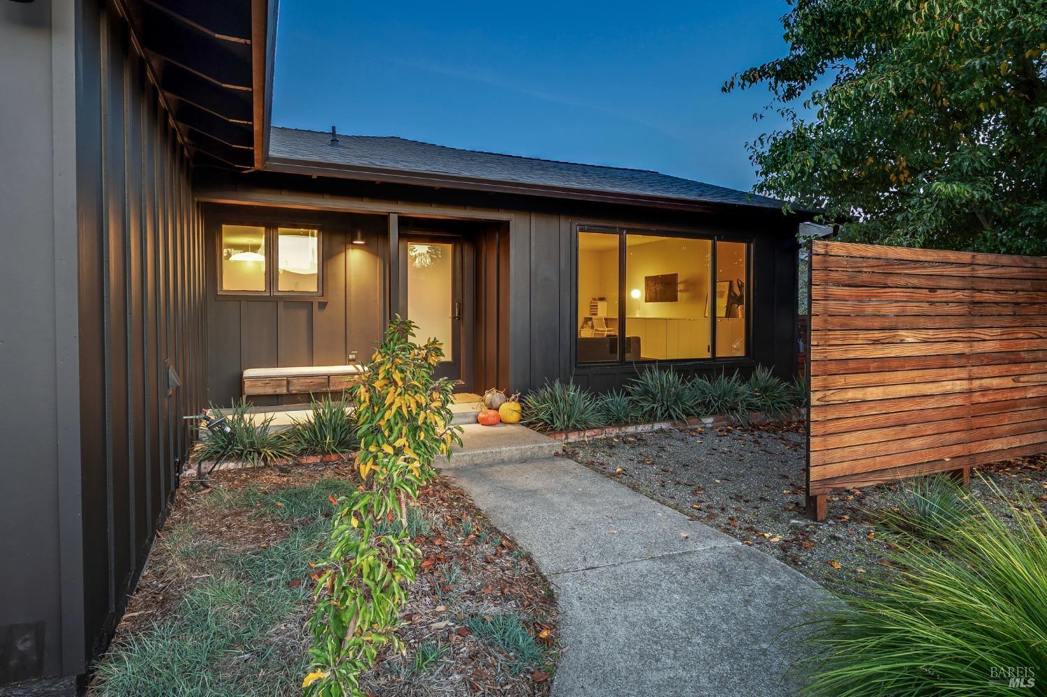 471 Pleasant Hill Avenue N