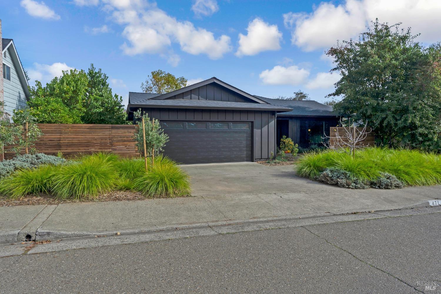 471 Pleasant Hill Avenue N