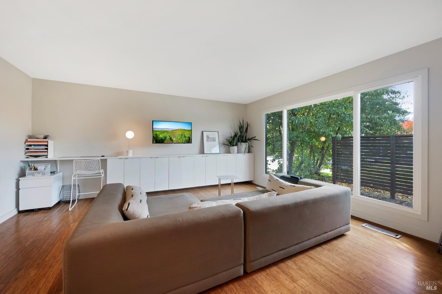 471 Pleasant Hill Avenue N