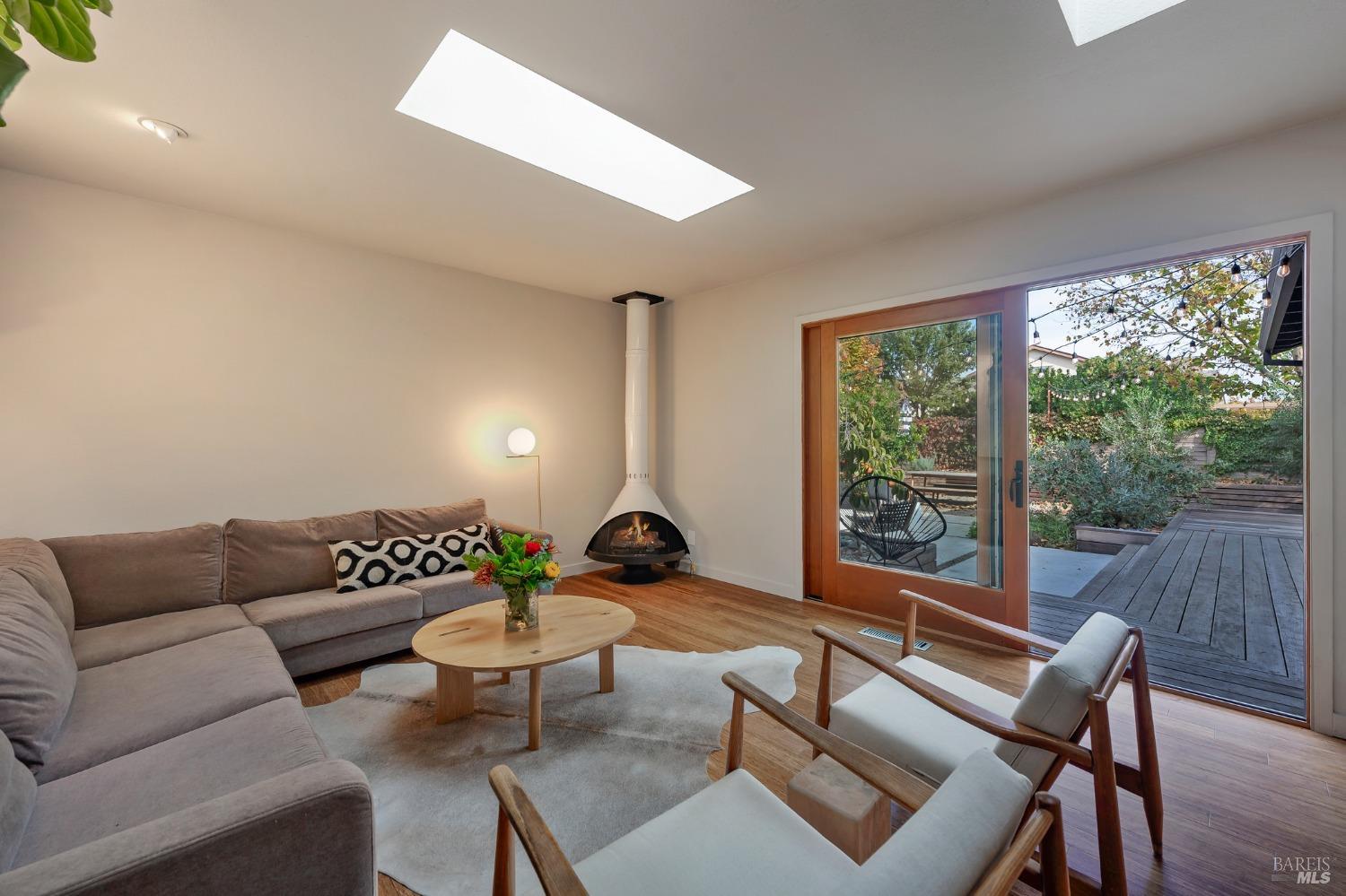 471 Pleasant Hill Avenue N