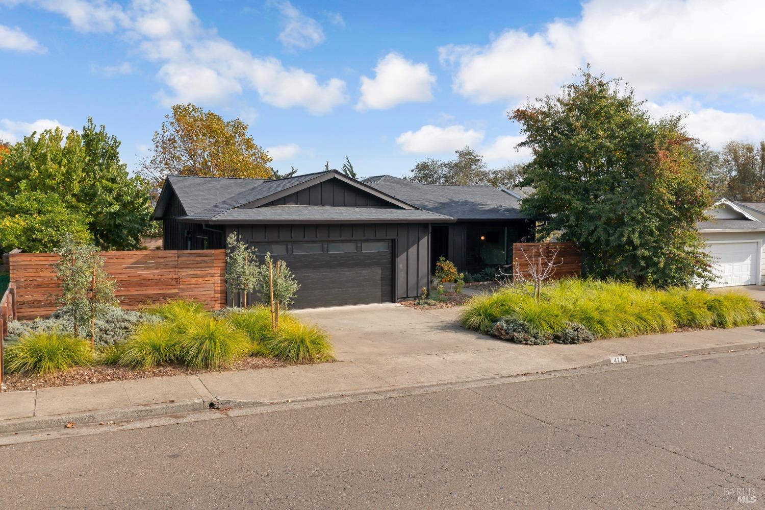 471 Pleasant Hill Avenue N