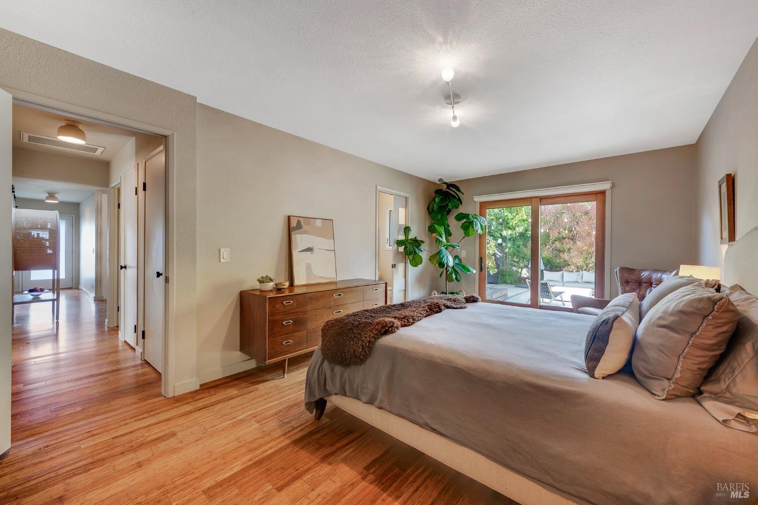 471 Pleasant Hill Avenue N