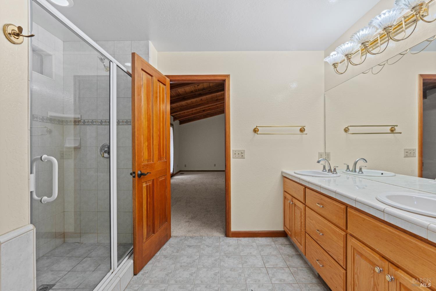 8250 Vineyard Oaks Dr