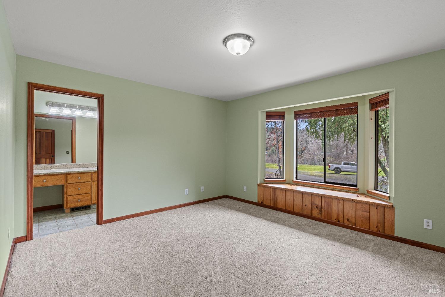 8250 Vineyard Oaks Dr