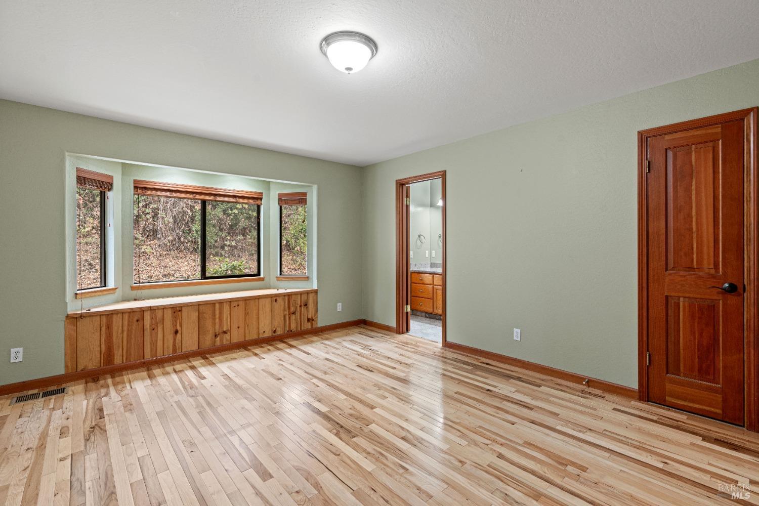 8250 Vineyard Oaks Dr