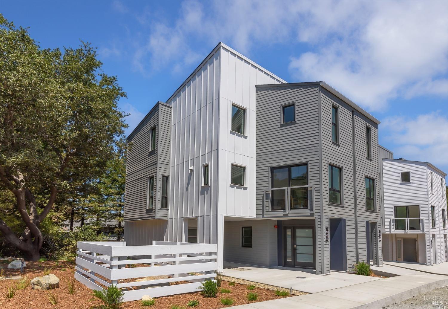 1076 Foster Road