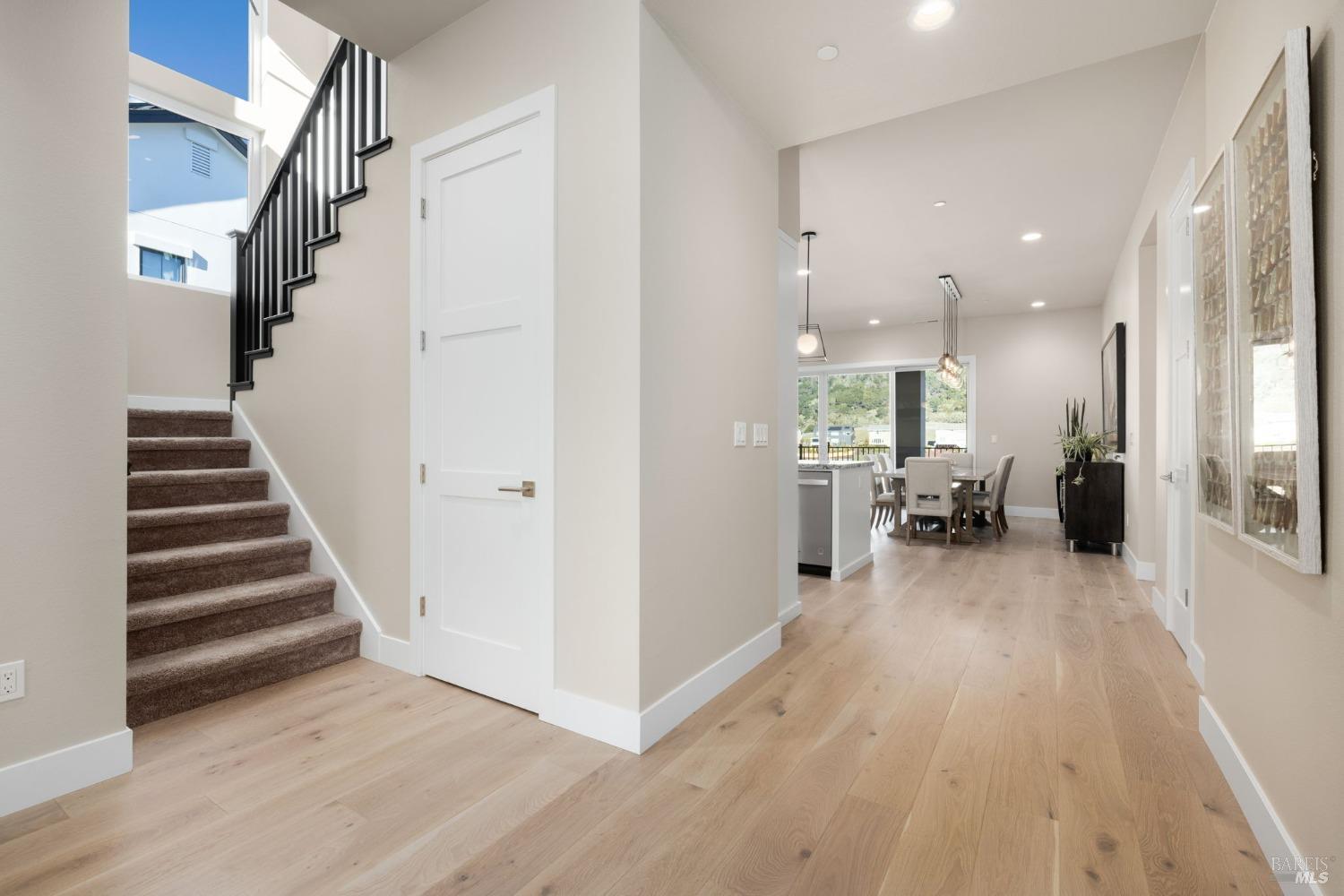 5903 Mountain Hawk Dr